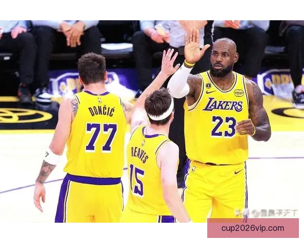 湖人双核受伤风雨飘摇詹姆斯孤身扛旗再现王者本色紫金军团命悬一线